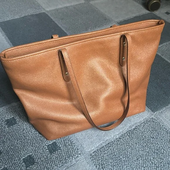 Coach City Zip Tote - Picture 3 of 14